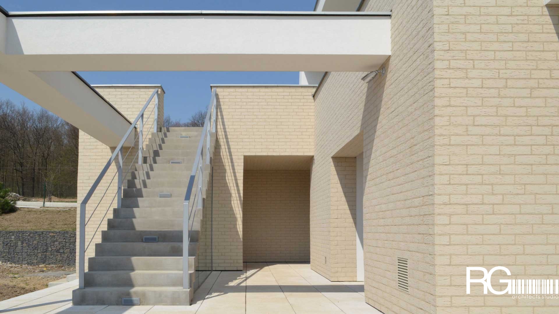 Rodinná vila pod Špičákem – detail schodů do patra