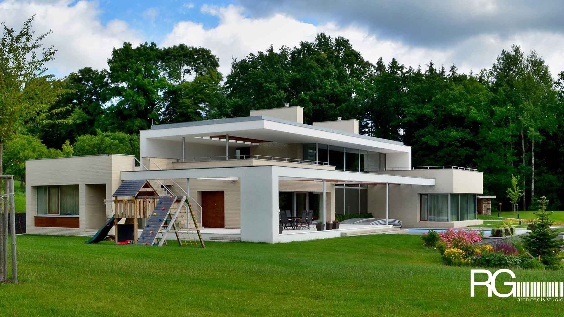 Rodinná vila pod Špičákem – „bílá perla v zeleném sametu“