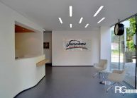 Architekt Liberec – Radomír Grafek – interiér recepce a chodeb SEVEROCHEMA v Liberci