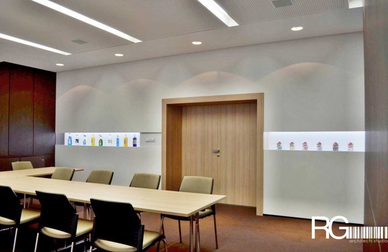 Architekt Liberec – Radomír Grafek – interiér zasedací místnosti SEVEROCHEMA v Liberci