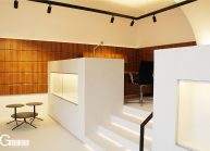 Interiér infocentra v České Lípě od architekta Radomíra Grafka (10)