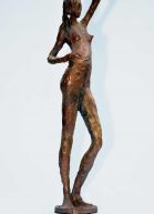 Socha od akademického sochaře Ivana Záleského – Žena (kov)