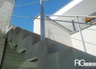 Funkcionalistická rodinná vila pod Špičákem, Varnsdorf – detail venkovního schodiště.
