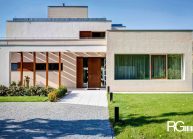 Funkcionalistická rodinná vila pod Špičákem, Varnsdorf – pohled na vstupní dveře.