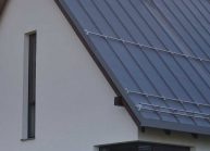 Venkovský rodinný dům od architekta Radomíra Grafka – detail štítu a střechy.