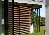 Venkovský rodinný dům od architekta Radomíra Grafka – venkovní pohled, slunolam.